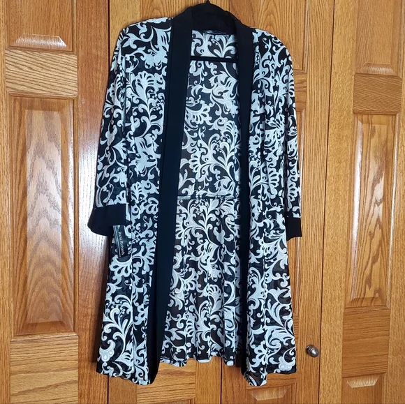 R&M Richards Black Dress with White Patterned Detail - Picture 7 of 7